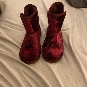 Boots, 8 , new, maroon fuzzy boots
